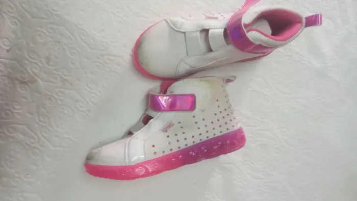 Tênis Infantil com Luzes Rosa