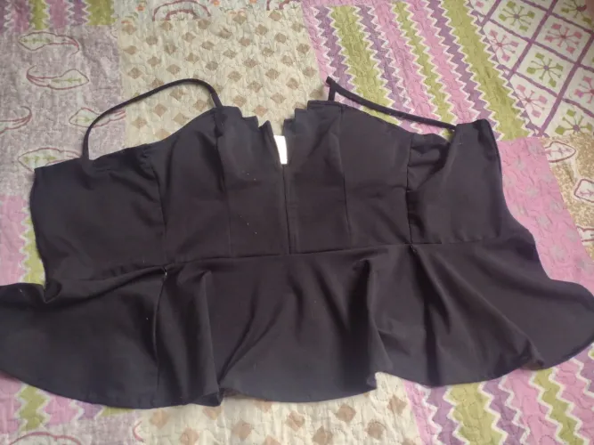 Blusa preta M com defeito no fecho