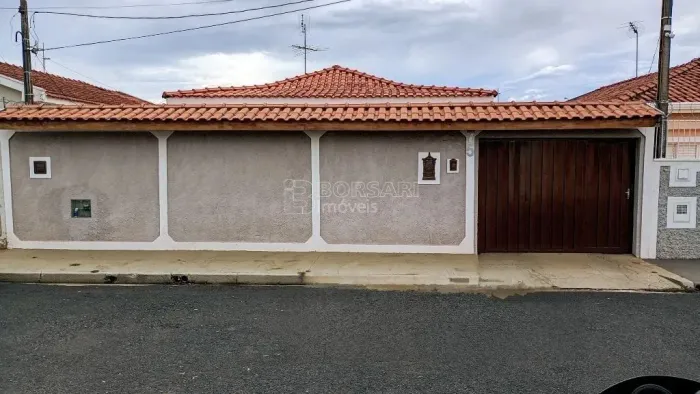 Casa Padrão à venda na Vila Xavier, Araraquara - 3 dormitórios, suíte, ar-condicionado e m