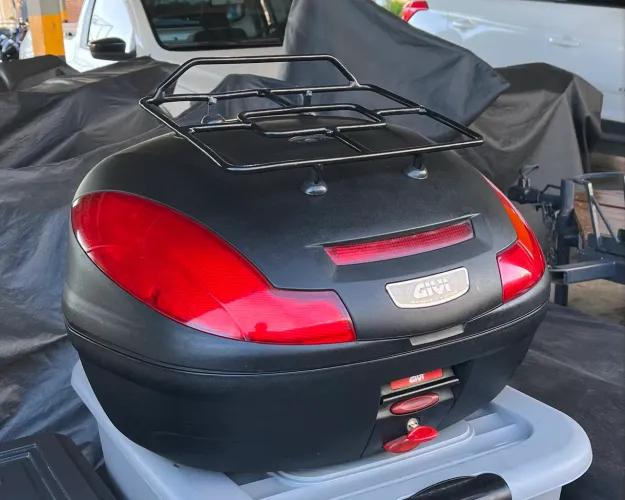 BAULETO GIVI 45L COM GRELHA SUPERIOR