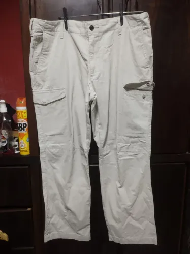 CALCA KHAKI CARGO DOCKERS TAM 46