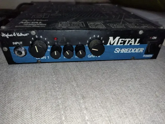 HUGHES & KETTNER Metal Shredder (pre amp valvulado)