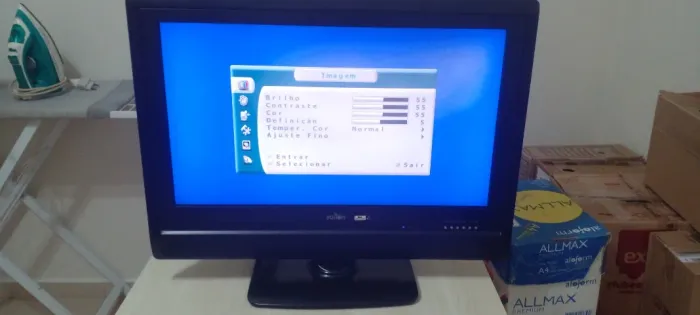 TV Monitor LCD 26 Polegadas - Funcionando c/ detalhe na Tela