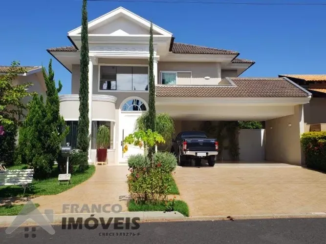 Luxuosa Casa Assobradada no Condomínio Damha II ? 3 Suítes, Elevador e Piscina Aquecida!