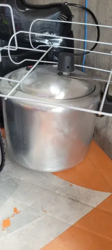 Utensílios de cozinha, todos funcionando normalmente 