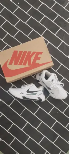 Tênis Nike Air Branco - Novo! Só falar se tiver interesse. EU NÃO CHAMO EM WHATSAPP 