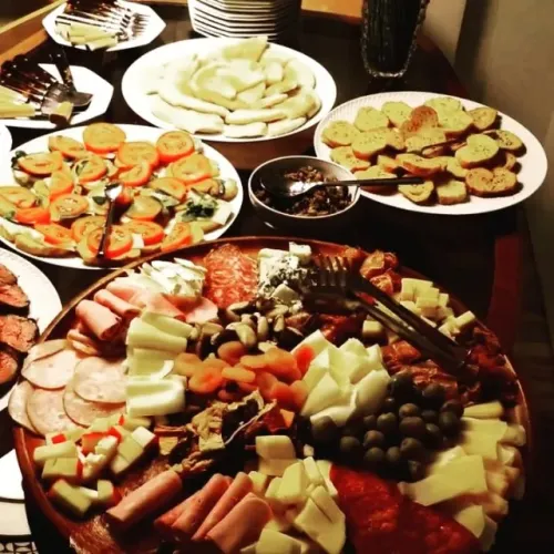 Serviço de buffet com variadas opções de cardapios