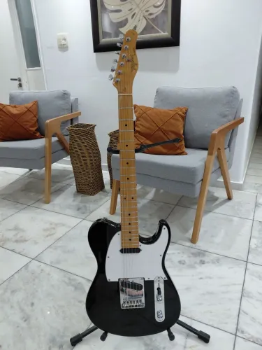 Telecaster Tagima com captadores Squier