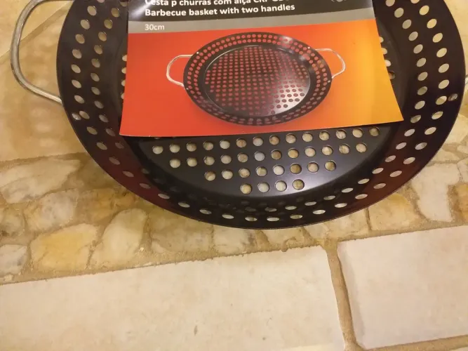 Assadeira com grelha para churrasco