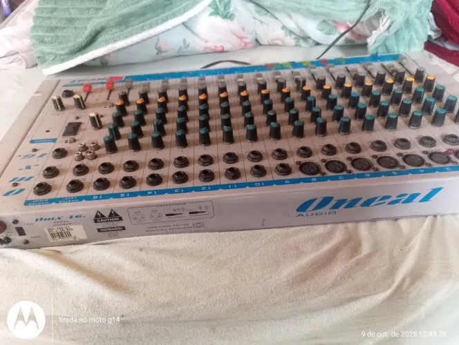 Mesa de som 16 canais