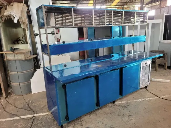 Balcão refrigerado de Serviço com Condimentador e Prateleira Inox