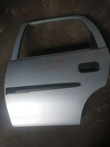 Porta traseira esquerdo gm/Corsa 98/00