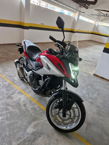 Honda NC750X impecável. Baixa kilometragem. Único dono