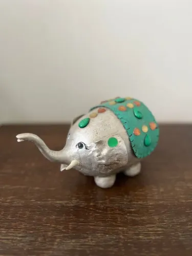 elefante decorativo com pedras