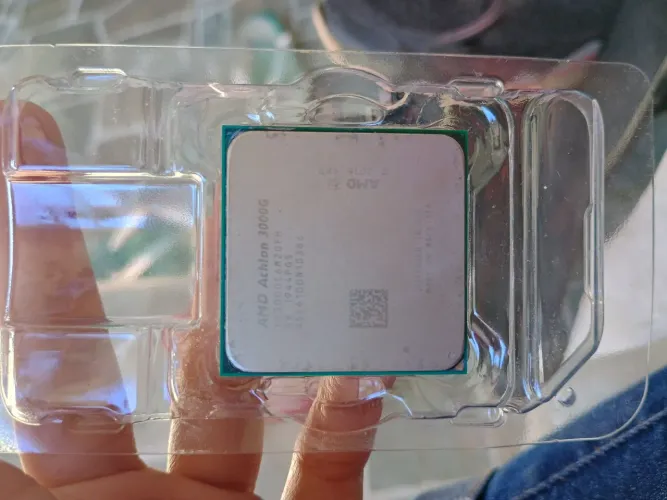 AMD Athlon 3000G (usado)