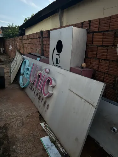 Fachada comercial completa