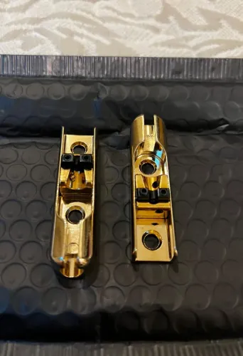 Ponte Monorail dourado