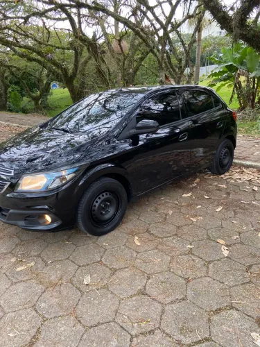 Chevrolet Onix Hatch LT 1.4 8V Flex Power Mec. 4P 2015