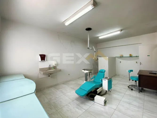 Sala Comercial à Venda no Centro de Divinópolis MG.