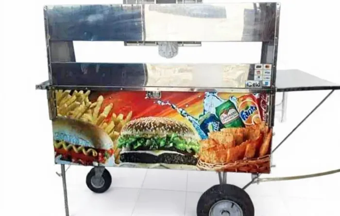 Carrinho de lanche pastel hot dog vem nele.