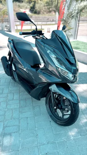 Honda PCX 2023 - 3 mil KM apenas