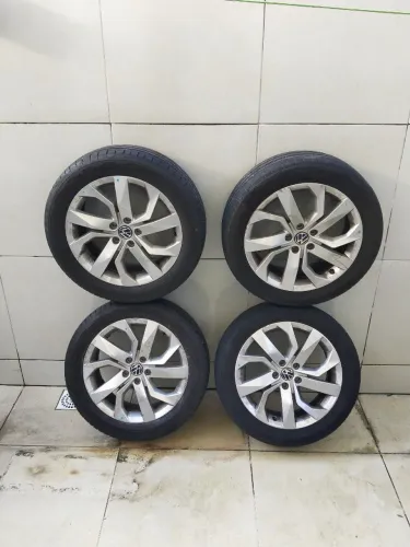 Rodas 18" com pneus 215 55 r18 
