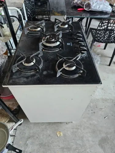 Fogão cooktop com forno e base , funcionando as 5 bocas e forno
