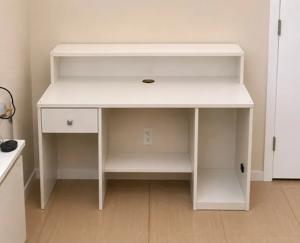 Mesa Escrivaninha Branca com Prateleira e Gaveta 