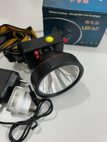 Lanterna de cabeça - ideal para camping, trekking e esporte. 