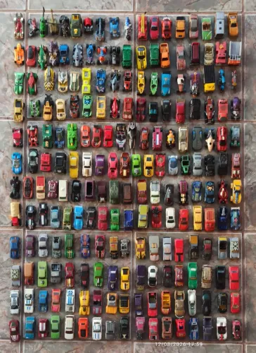 Lote 210 miniaturas 1:64