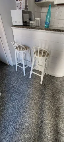 DUAS BANQUETAS EM VIME DE ÓTIMA QUALIDADE 