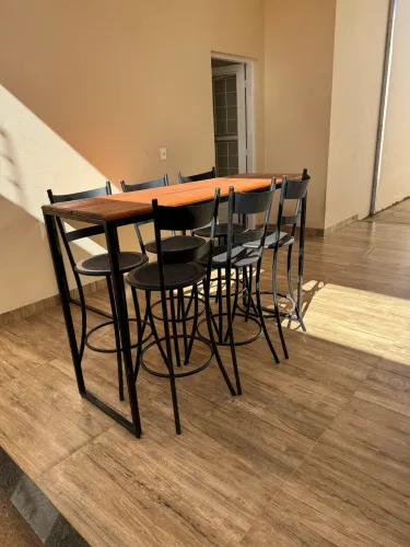 Bistrô com banquetas