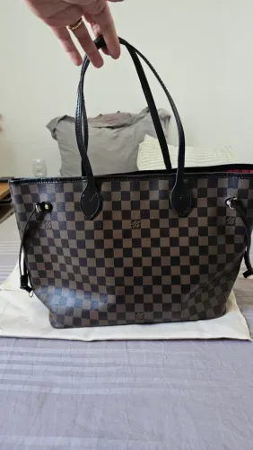 Bolsa Louis Vuitton marrom