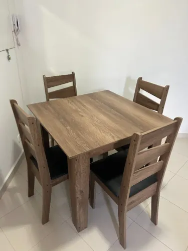 Mesa de Jantar 4 Lugares com 4 Cadeiras - Excelente Estado