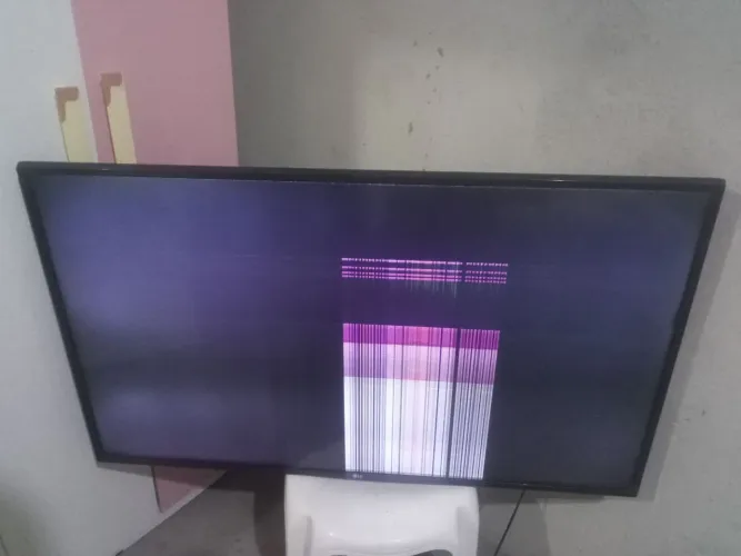 Tv 49 lg smartv porém c tela ruim 