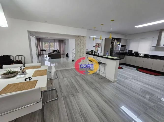 Casa à Venda no Condomínio Arujá Ville II !!!