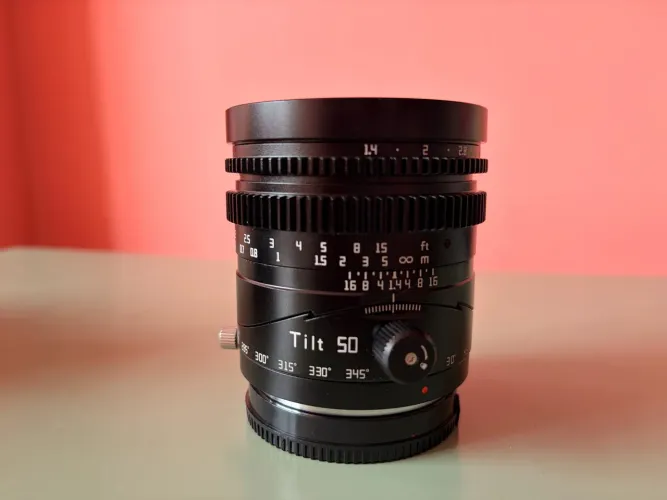 Lente TTArtisan Tilt 50mm f/1.4 para Sony E-Mount