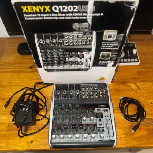 Mesa Behringer Xenyx Q1202 USB - 127V