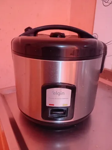 Panela de arroz elétrica