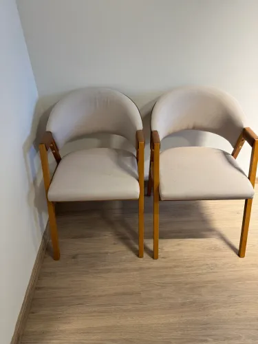 Conjunto cadeira estofada IMPECÁVEL 