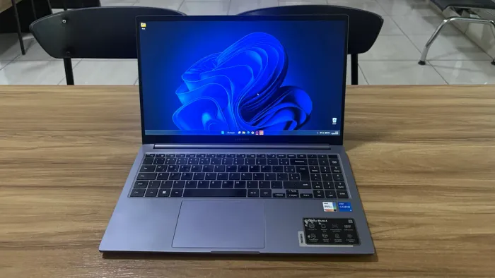 Notebook Samsung Book 4