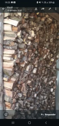 Lenha para fogão e lareira e churrasqueira
