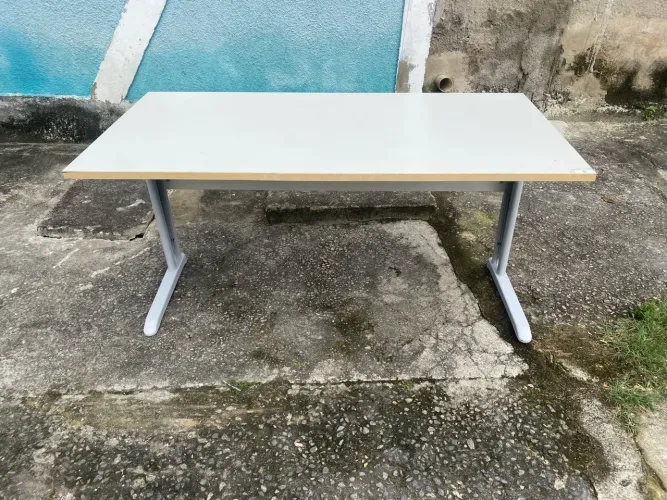 Mesa seminova de escritório