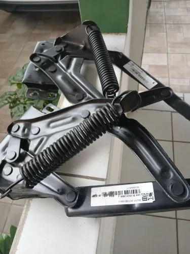 Braço do capuz f4000