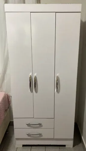 Guarda roupas 3 portas, conservado..
