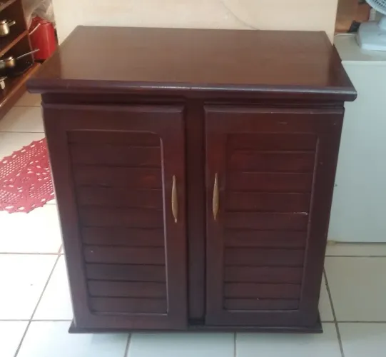 Sapateira de Madeira