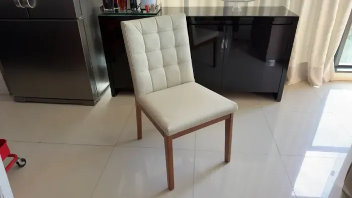 6 Cadeiras de Jantar em Couro Creme e Madeira Maciça | Encosto Matelassê