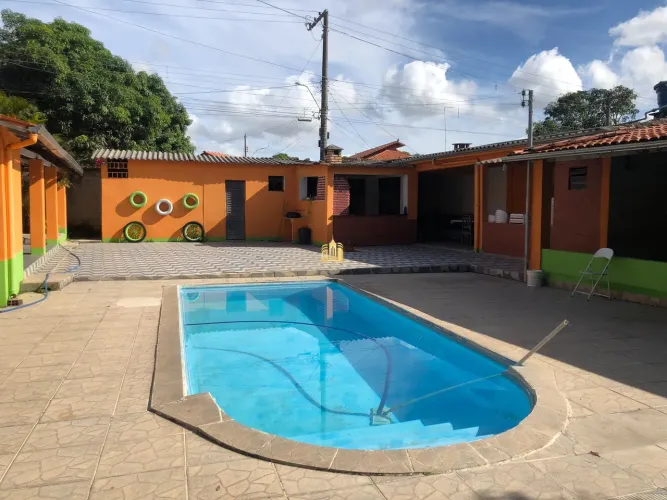 Sítio de luxo à venda em Esmeraldas-MG, bairro Tropeiros, 5 quartos, 6 banheiros, 2 vagas