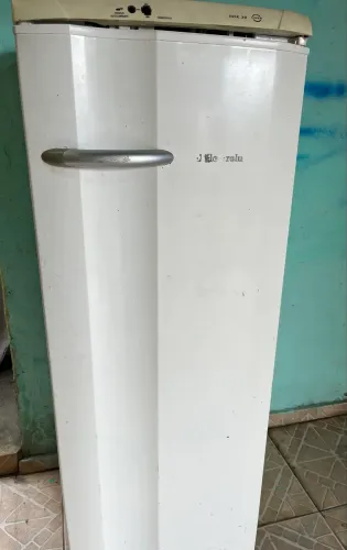 VENDO GELADEIRA USADA 