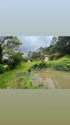 Sítio com 5 alqueires em São Bento do Sapucaí, dois Lagos e muita agua.